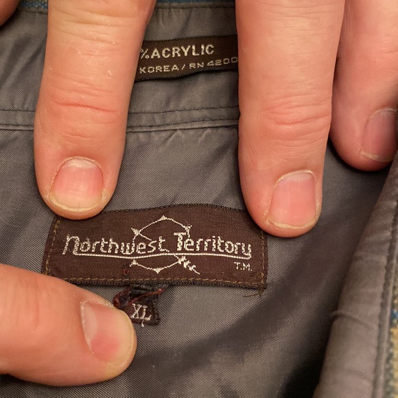 Men’s flannel like shirt. Double pocket placket front. Size XL. - Picture 4 of 9